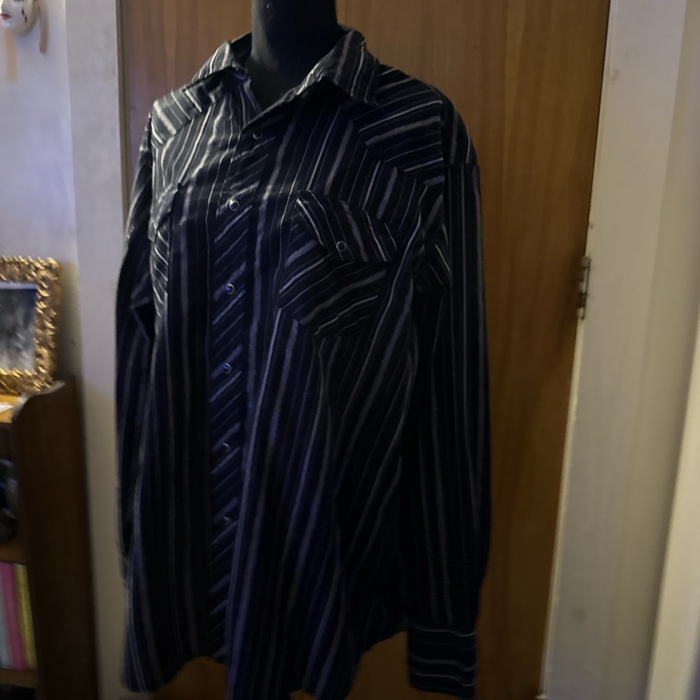 Wrangler button up - Picture 5 of 5